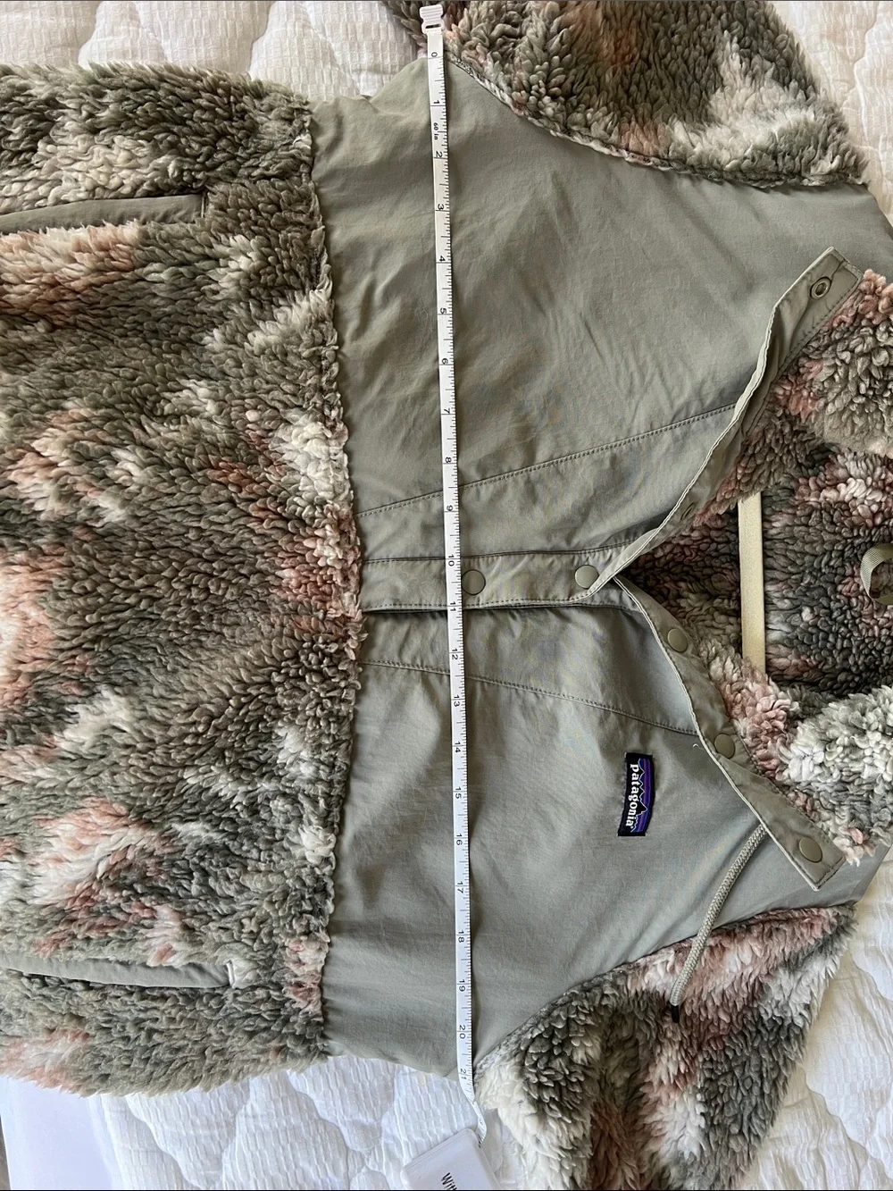 Patagonia Olive Green, Pink and Cream Fleece Pullover Jacket - Picture 5 of 6